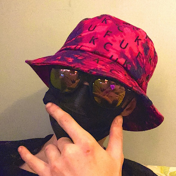 Meet your Posher, Matthew - Picture 2 of 3